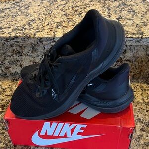 Nike Men's Black Low-Top Running Sneakers